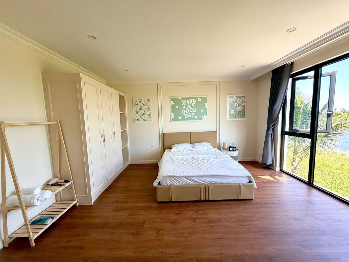 Phòng Deluxe view sông — giường 1,6m
